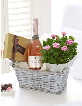 Luxury Sparkly Rose Gift Basket, £39.99